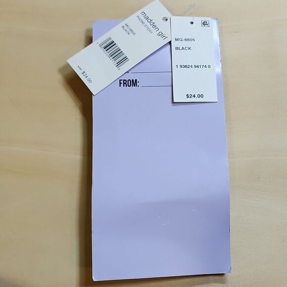 Madden Girl Checkered Cellphone ID holder (case is open but item is perfect). - Picture 2 of 3